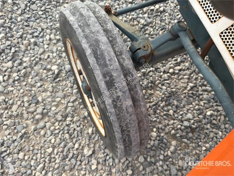 Дорожний коток Kubota ZB1600 Utility Tractor