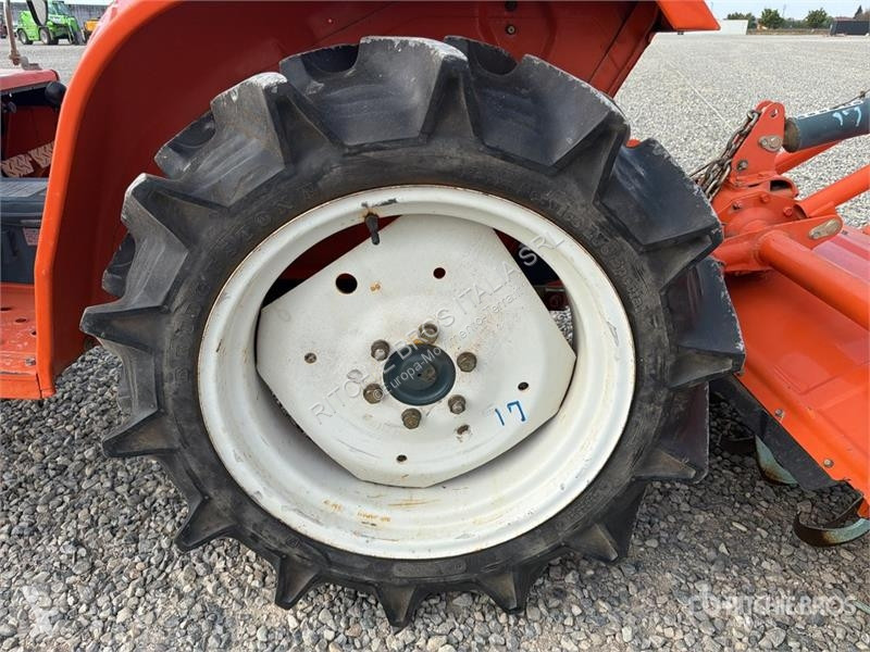 Дорожний коток Kubota ZB1600 Utility Tractor