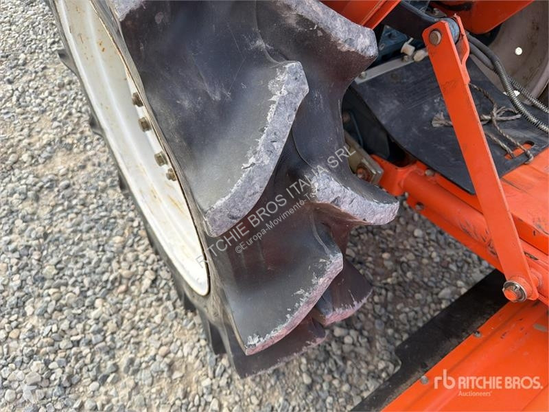 Дорожний коток Kubota ZB1600 Utility Tractor