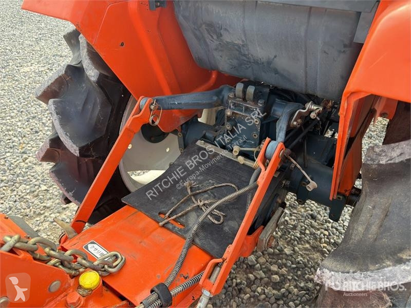 Дорожний коток Kubota ZB1600 Utility Tractor