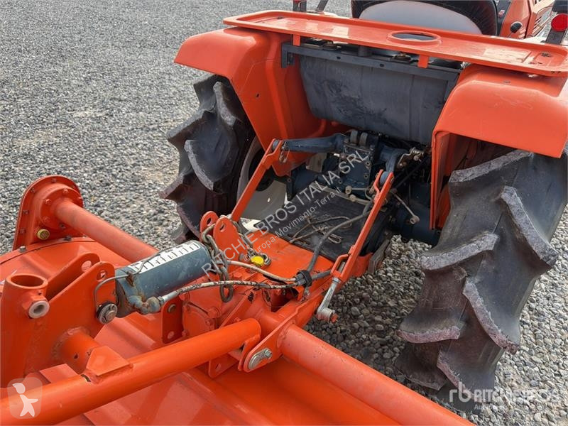 Дорожний коток Kubota ZB1600 Utility Tractor