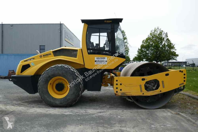 Zhutňovač Bomag BW 211 DH-5