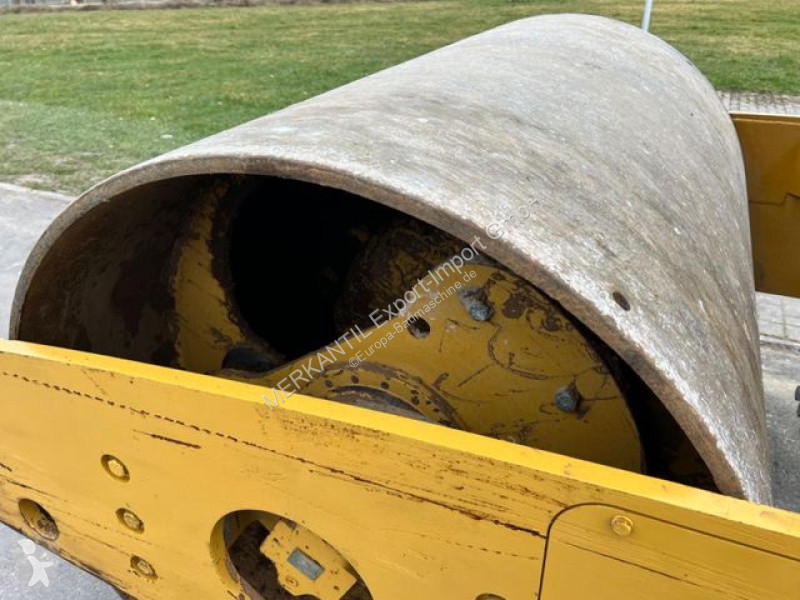 Zhutňovač   Caterpillar CS423E Planierwalze