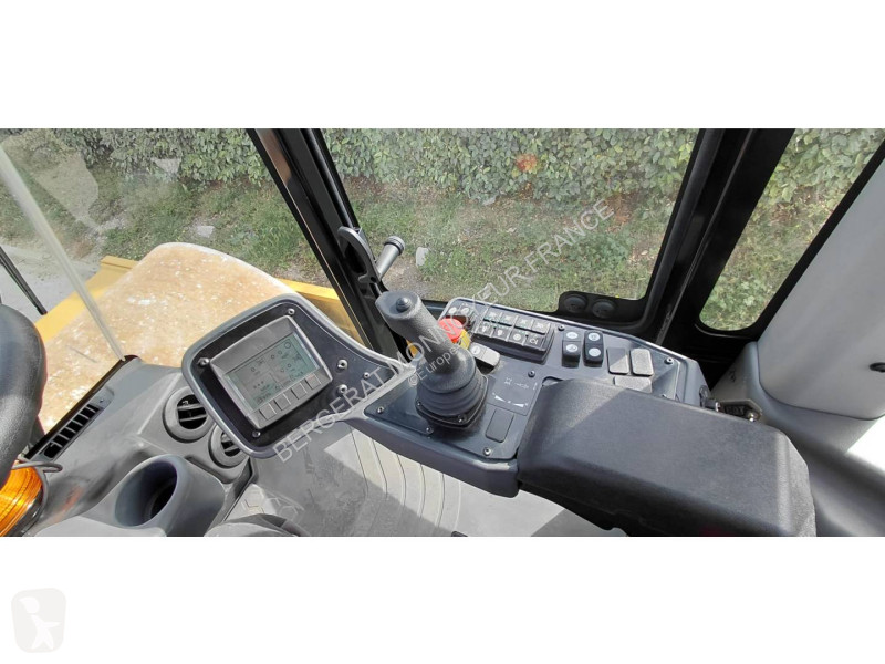 مدحلة Caterpillar CS14