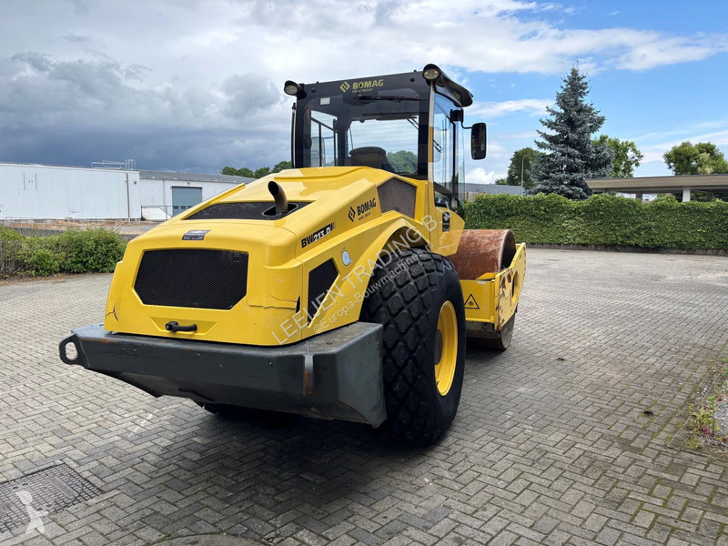 Zhutňovač Bomag BW 213 D-5 Single drum roller....