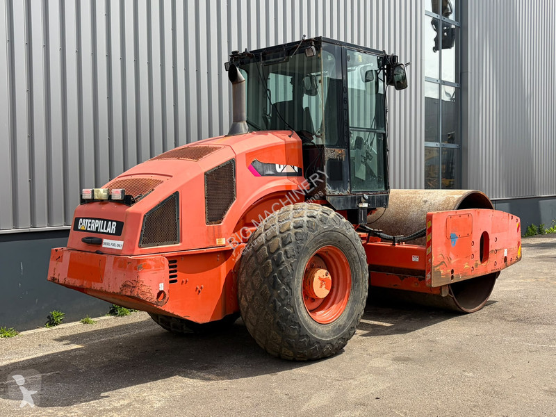 مدحلة Caterpillar CS74