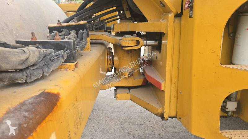 Zhutňovač Caterpillar CS76