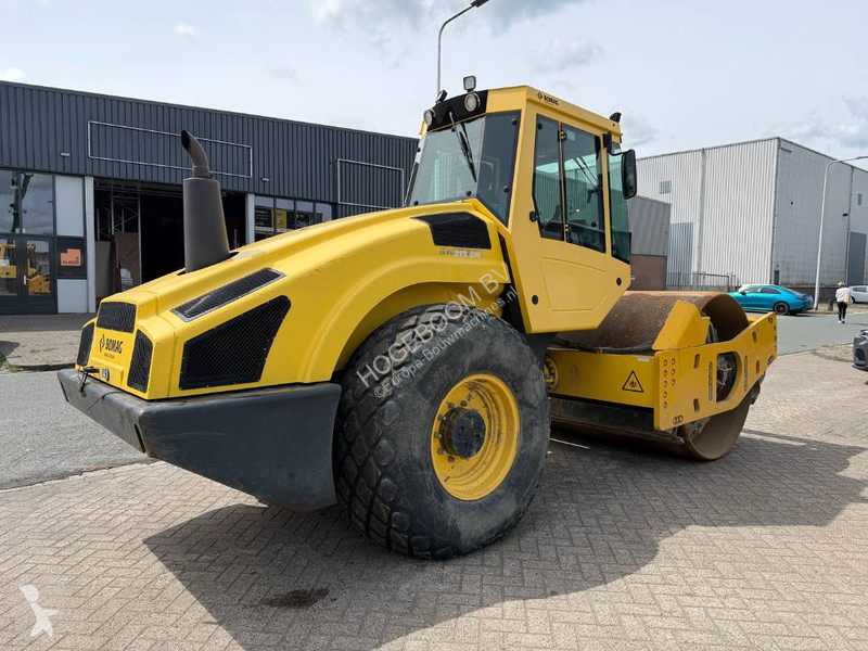 Zhutňovač Bomag H4