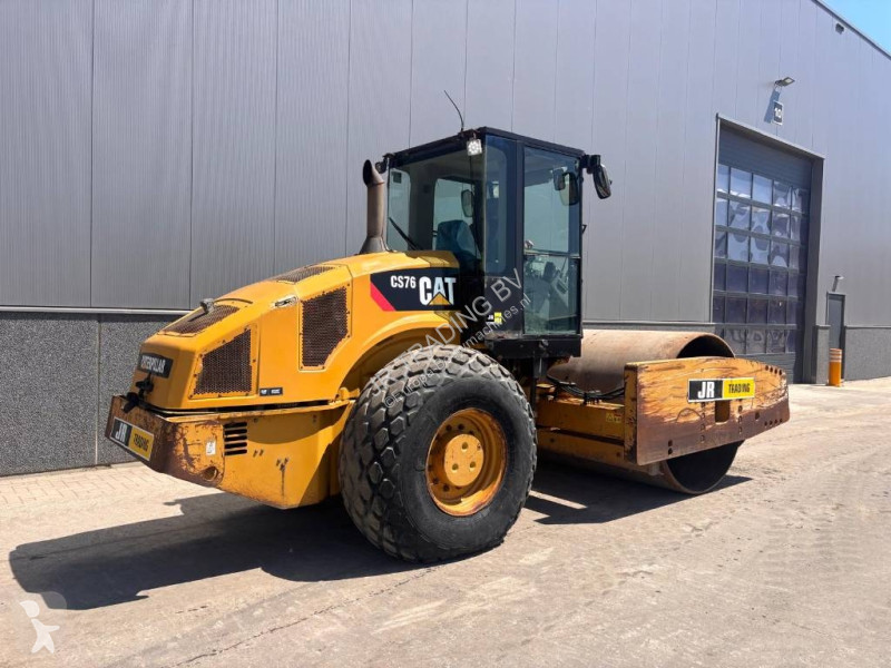 مدحلة Caterpillar CS 76
