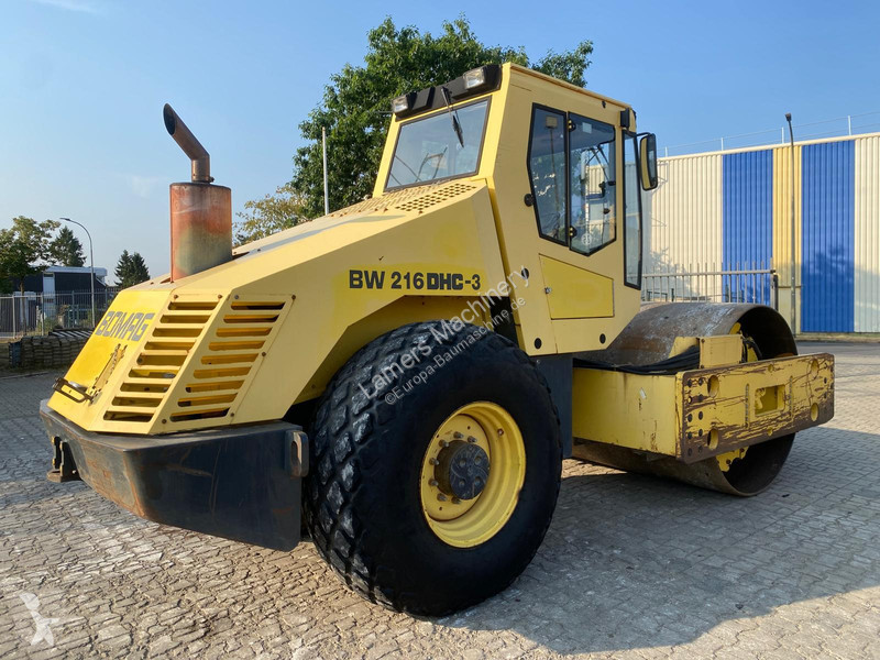 Zhutňovač Bomag BW216 .