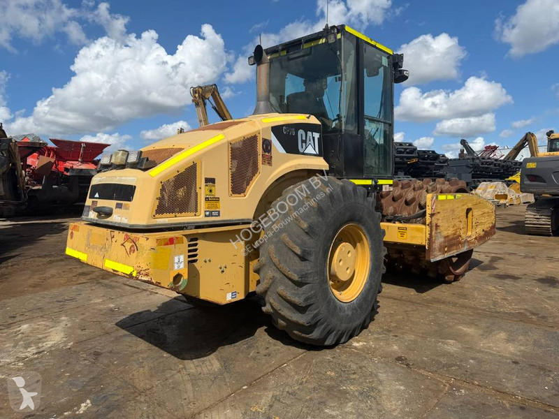 مدحلة Caterpillar CP 76
