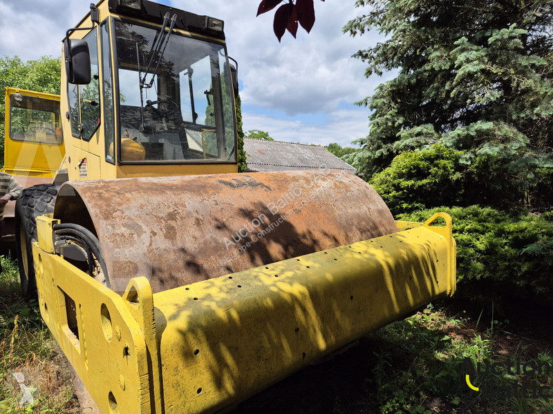 Compactador Bomag BW 211 D