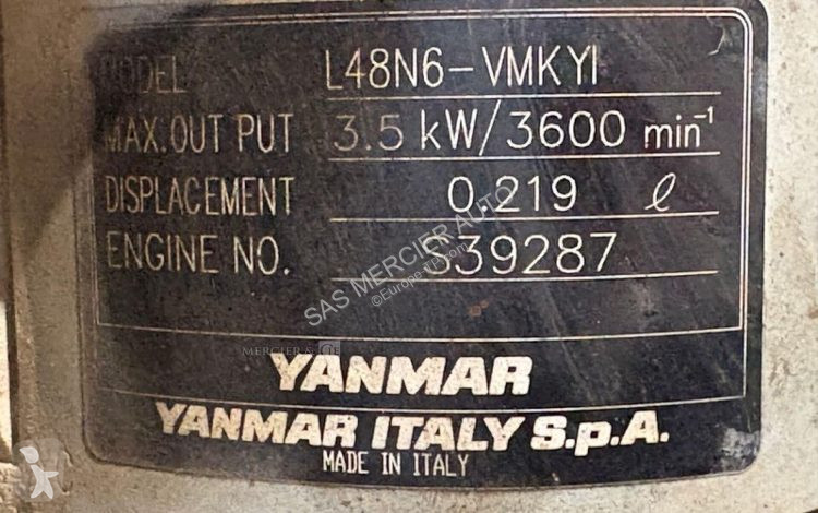 Дорожний коток Yanmar plaque vibrante essence