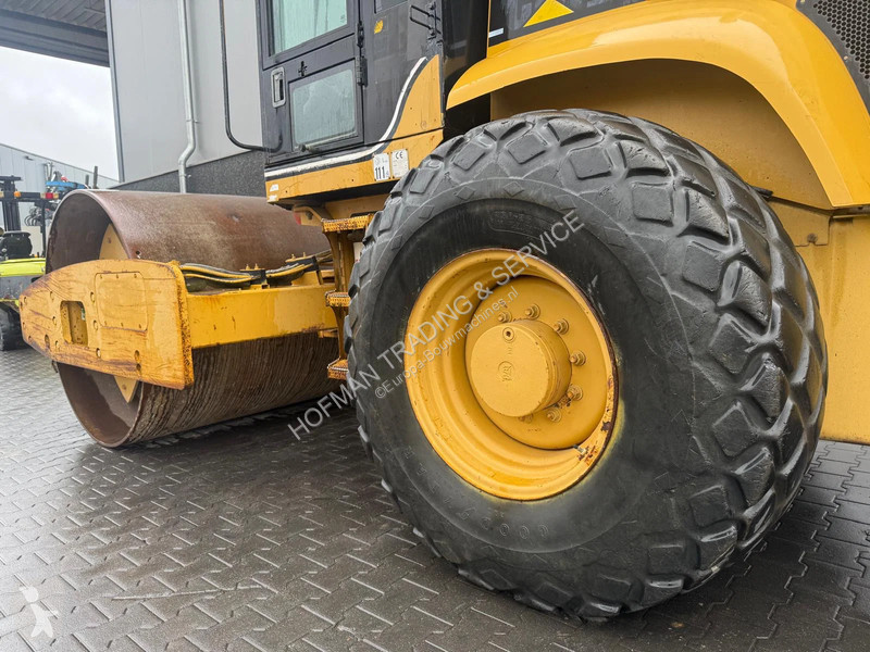 Дорожный каток Caterpillar CS-563E