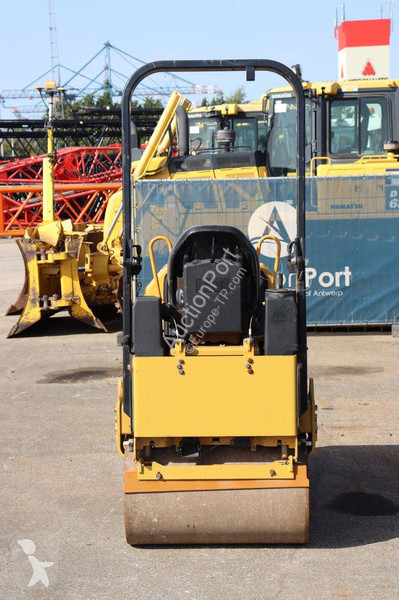 Compactador Caterpillar CB1.7