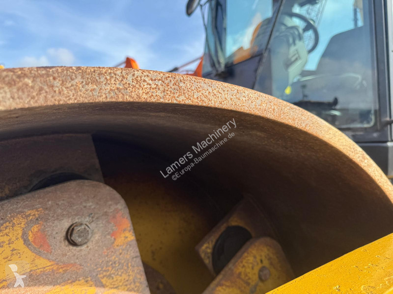مدحلة Caterpillar CS 663E .
