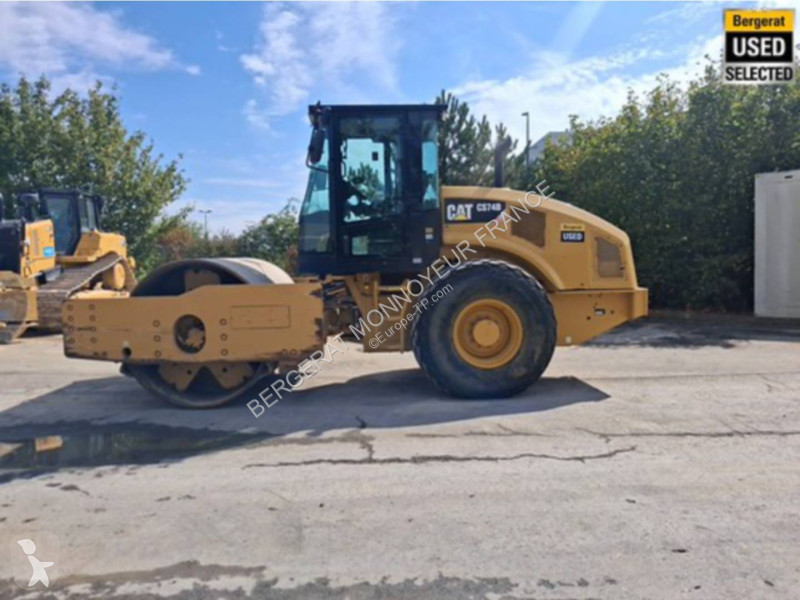 مدحلة Caterpillar 4F
