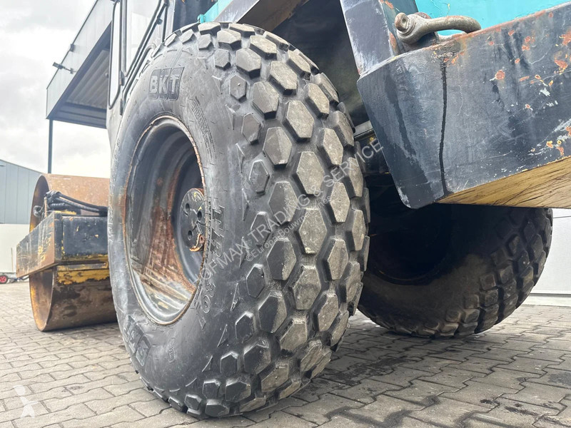 Валяк Bomag BW172D