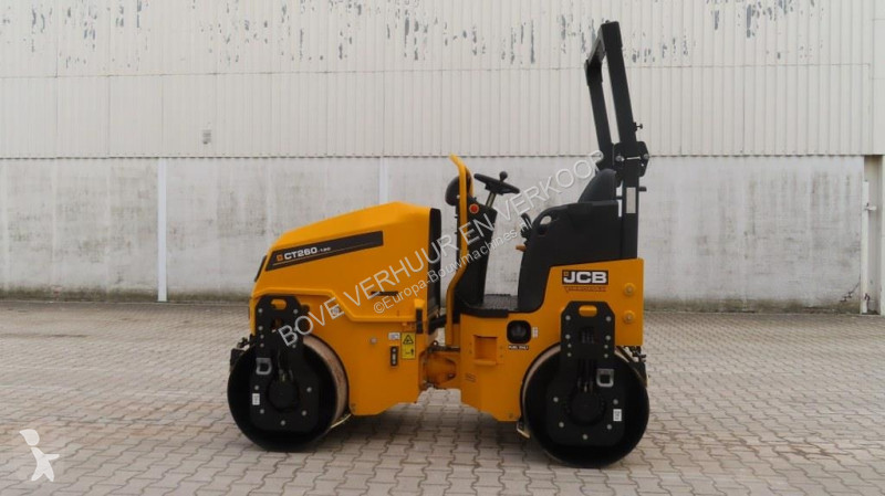 مدحلة JCB