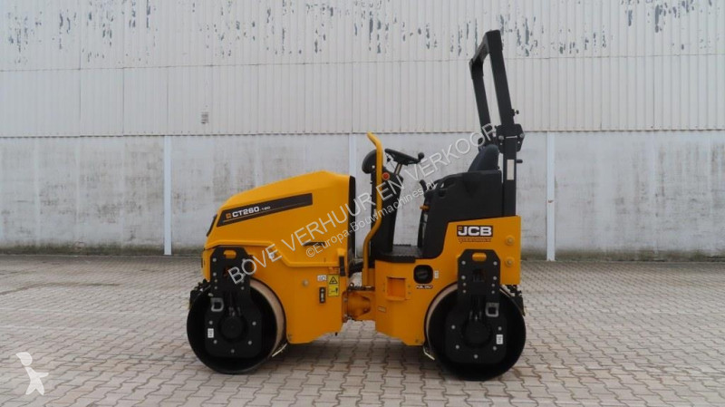 مدحلة JCB