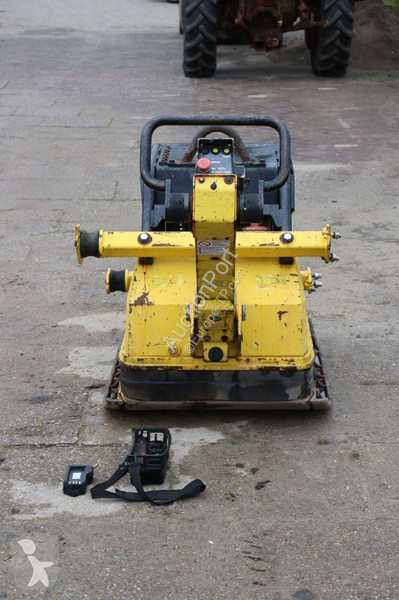 مدحلة Neuson Vibroplate DPU 100-70Le