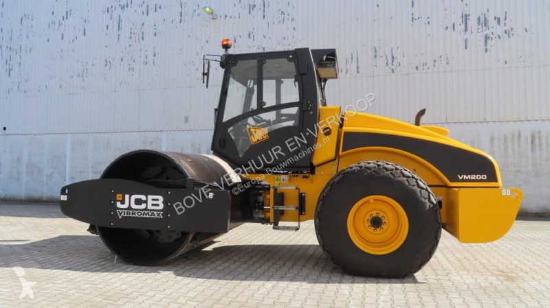 مدحلة JCB VM200 D
