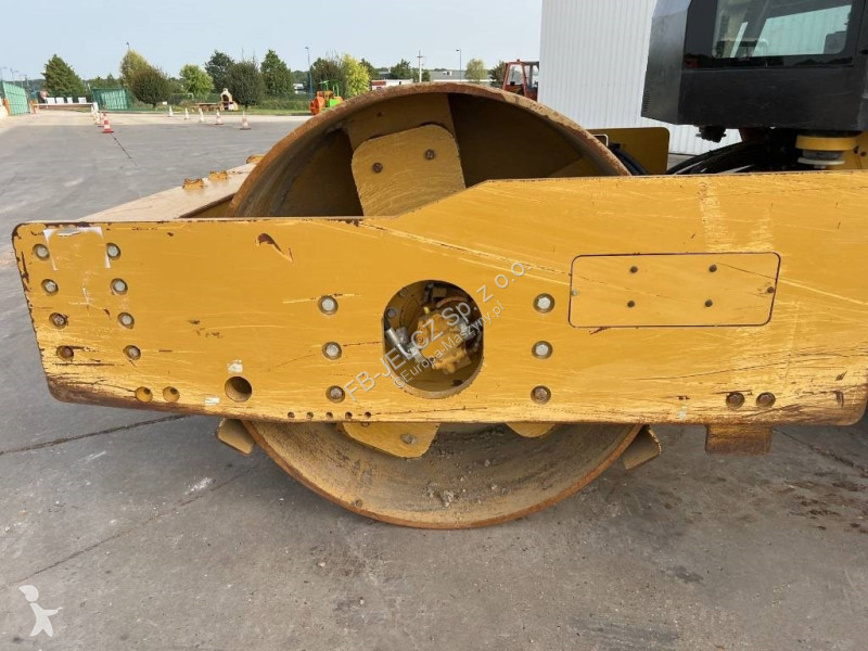 Compactador Caterpillar Vibrating Compactor CAT
