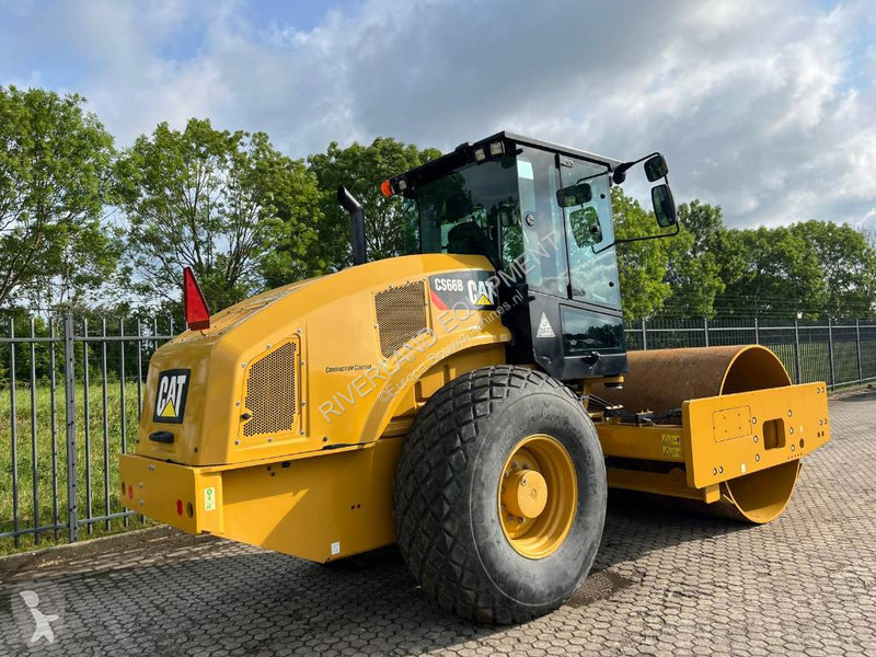 Compactador Caterpillar CS66 roller demo with...