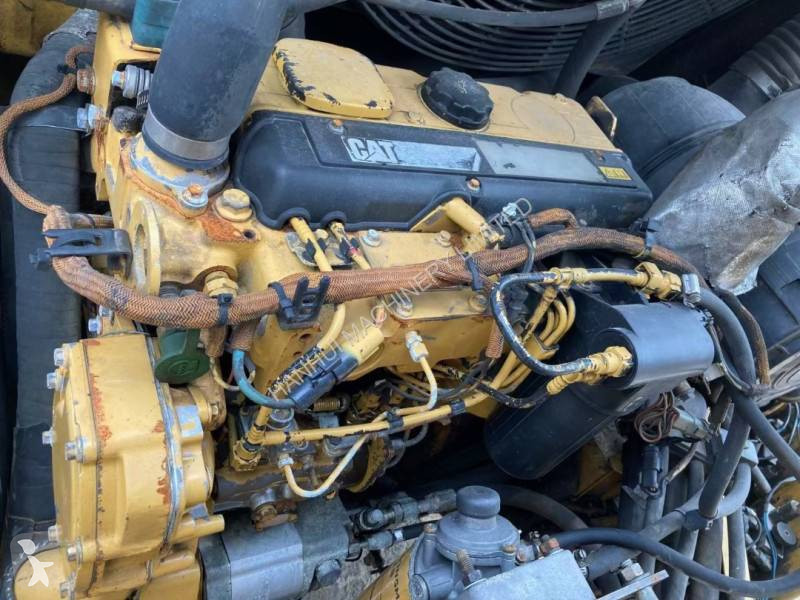 مدحلة Caterpillar CB564D