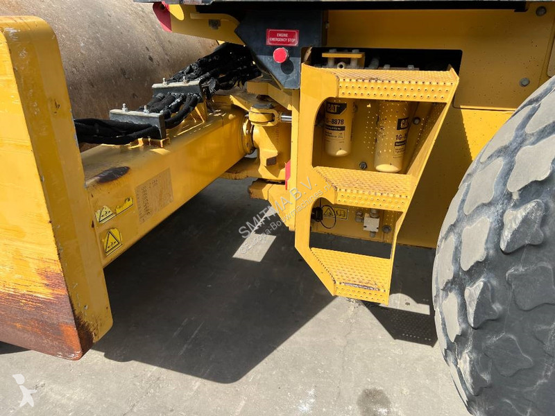 Compactor Caterpillar CS76