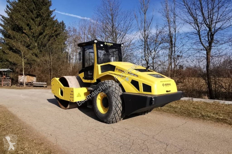 Zhutňovač Bomag DH5
