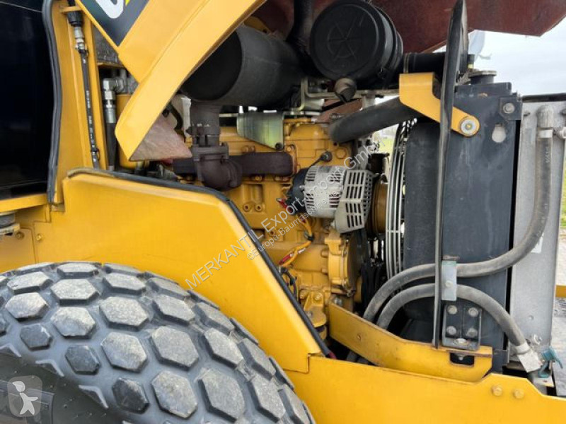 Zhutňovač   Caterpillar CS423E Planierwalze