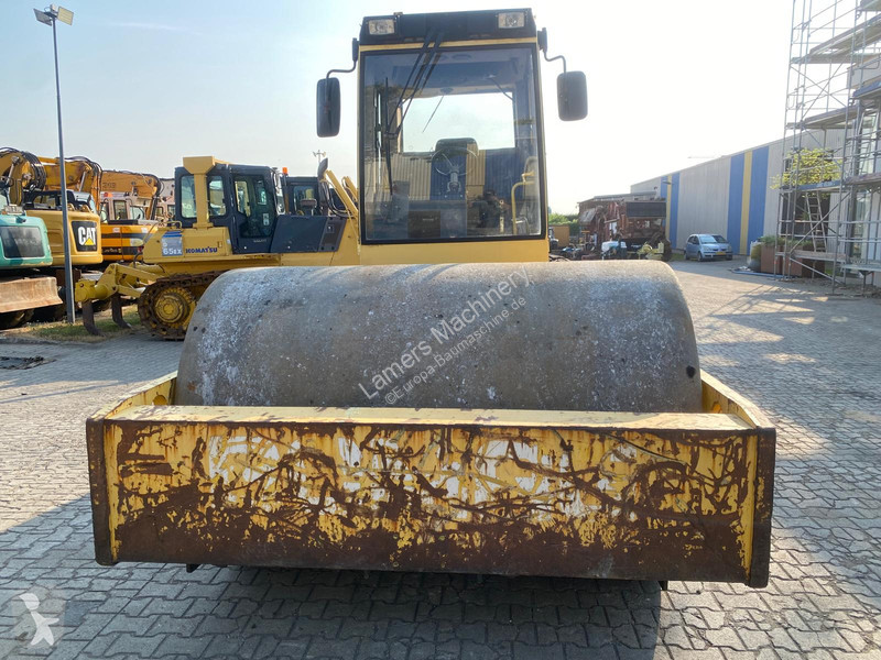 Zhutňovač Bomag BW216 .