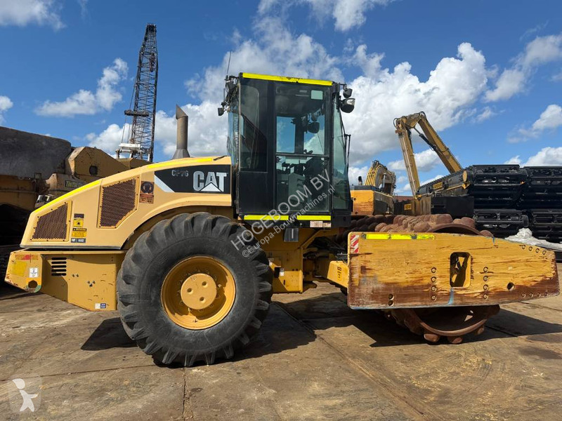 مدحلة Caterpillar CP 76