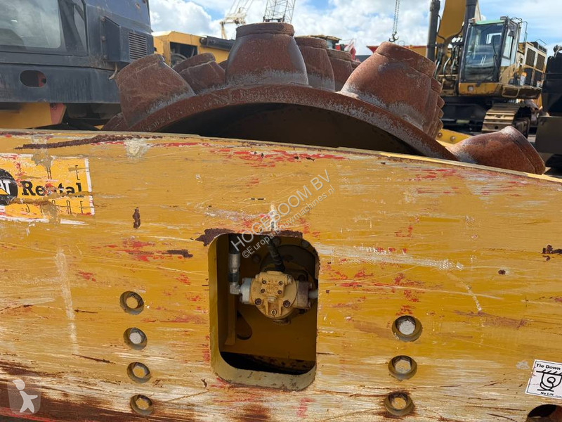 Дорожный каток Caterpillar CP 76