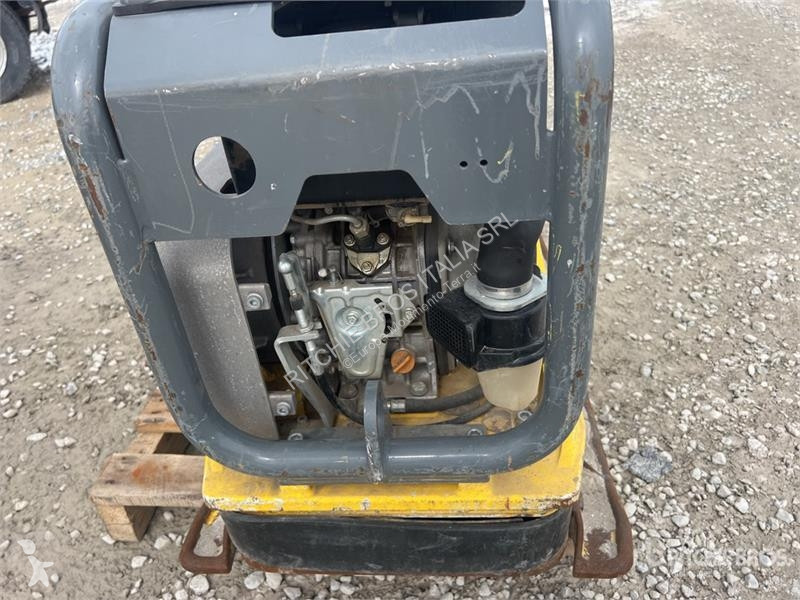 Compactador  DPU4045 Vibratory Plate Compactor