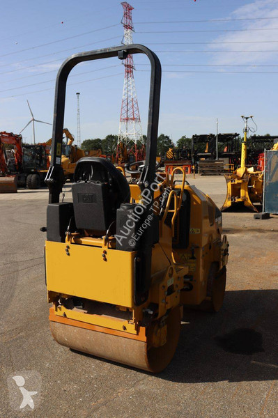 Compactador Caterpillar CB1.7