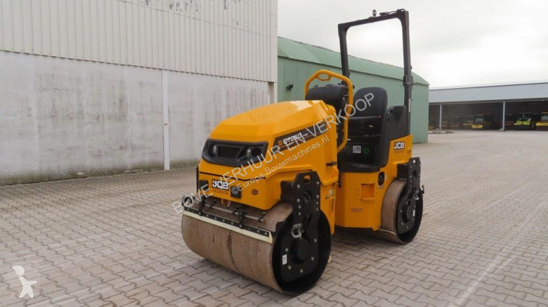 مدحلة JCB