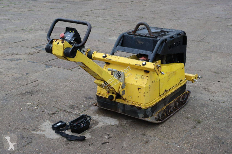 مدحلة Neuson Vibroplate DPU 100-70Le