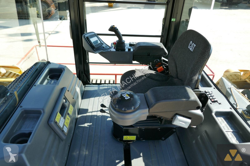 Compactador Caterpillar CB10