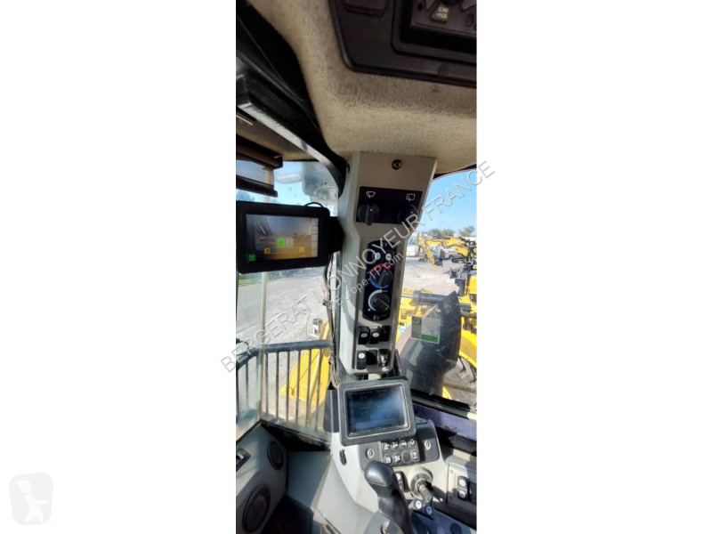 Zhutňovač Caterpillar 836K