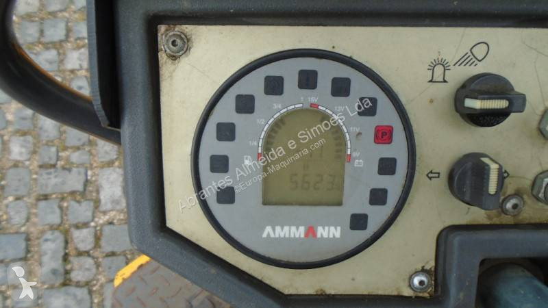 Zhutňovač Ammann ARX26