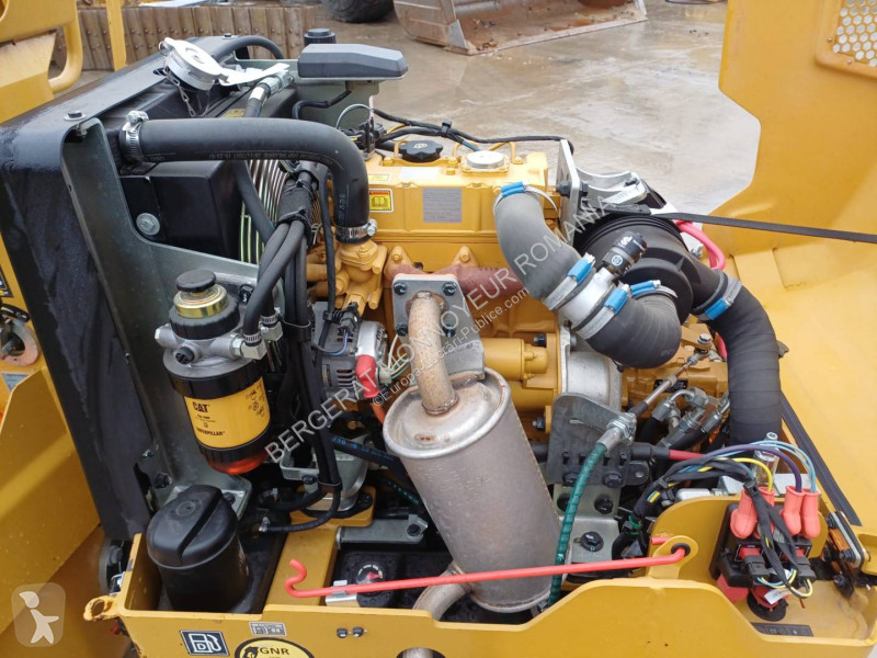 Zhutňovač Caterpillar CB 1.8