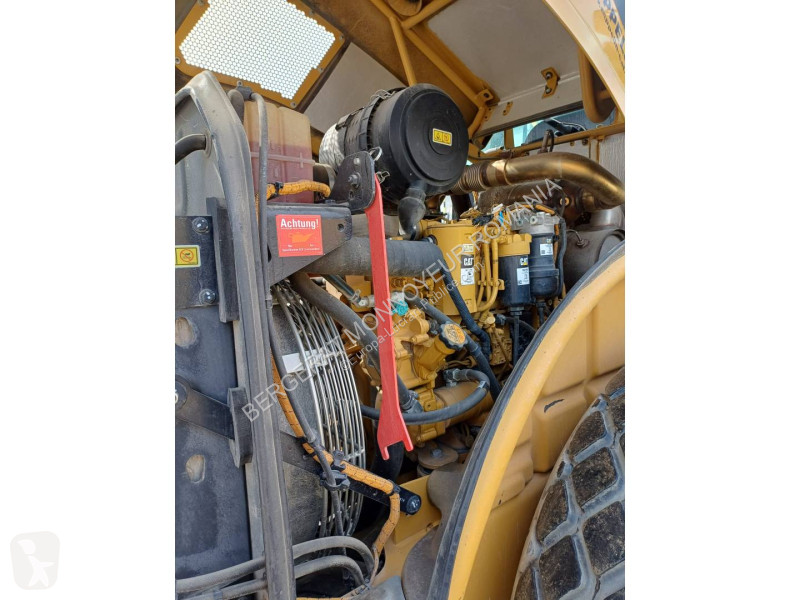 Zhutňovač Caterpillar CS 64 B