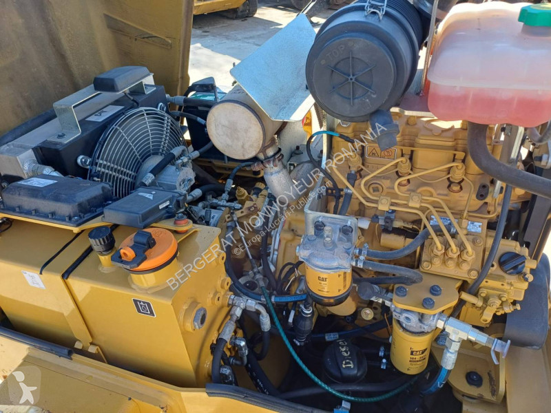 Zhutňovač Caterpillar CB2.7LRC