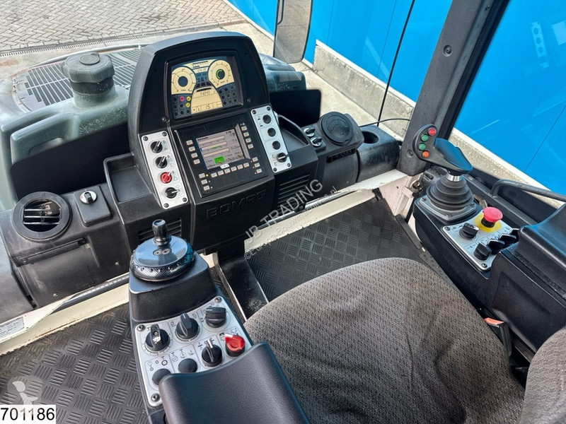 مدحلة Bomag BW 174 AP-4 AM 74 kW, 7485 hr