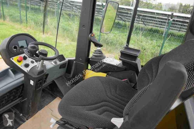 Zhutňovač Bomag BW 211 DH-5