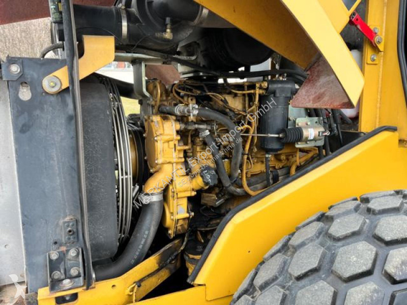 Zhutňovač   Caterpillar CS423E Planierwalze