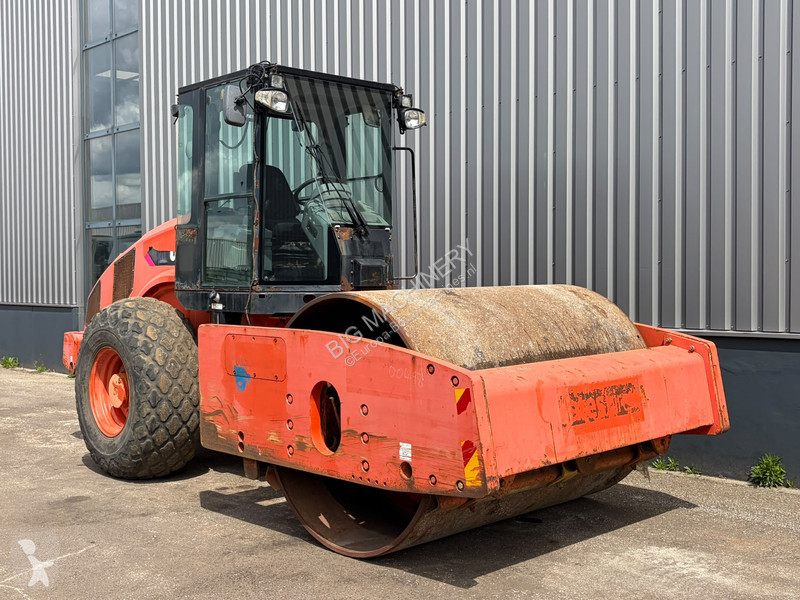 مدحلة Caterpillar CS74