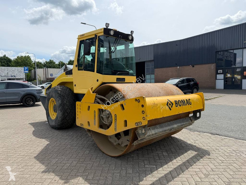 Zhutňovač Bomag H4